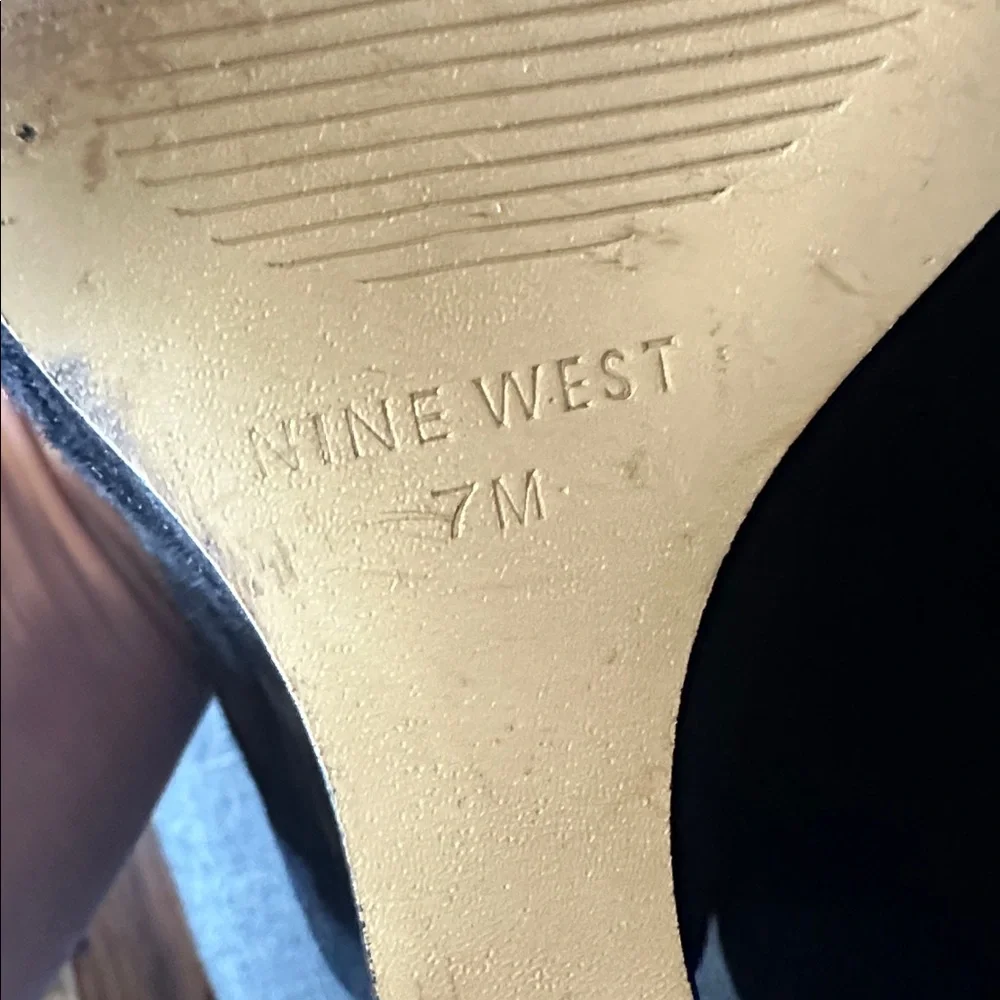Nine West Size 7 Faux Suede Black‎ Wedge Shoes